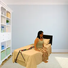دستگیره کمکی کنار تخت خواب سالمند